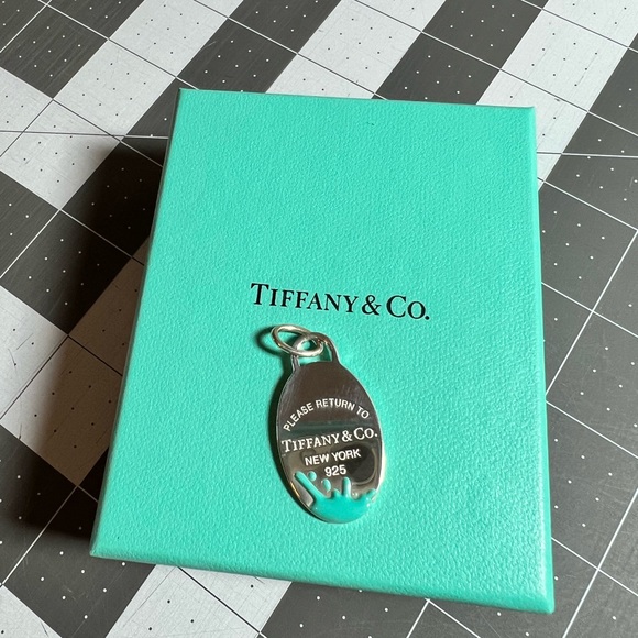 Tiffany & Co. Medium Oval “Splash” Tag Charm - Picture 3 of 4